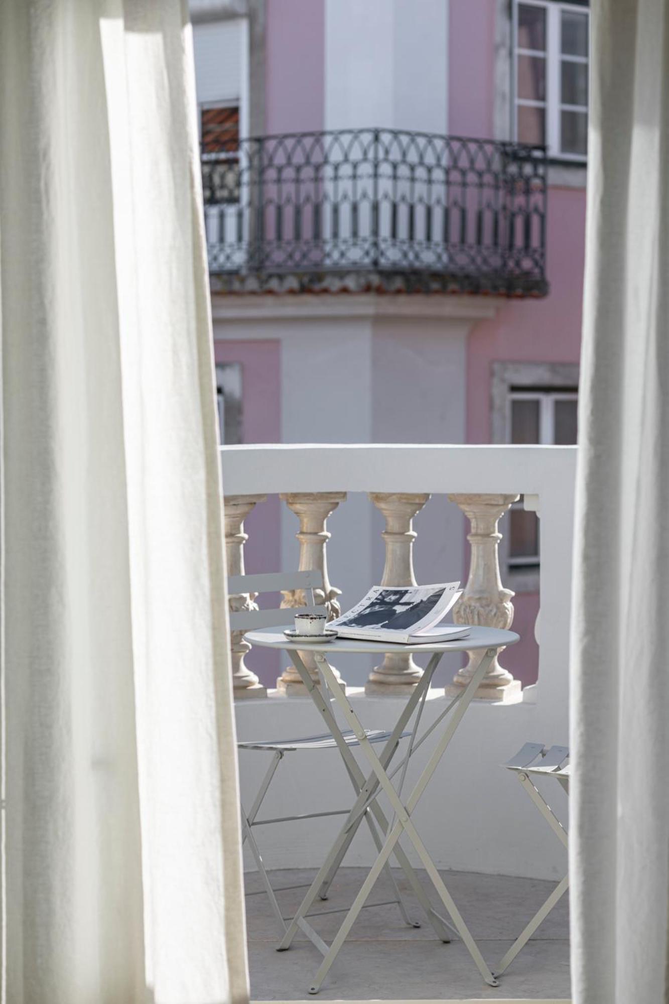 Montecarmo12 - Design Boutique Hotel Lisbon Exterior photo